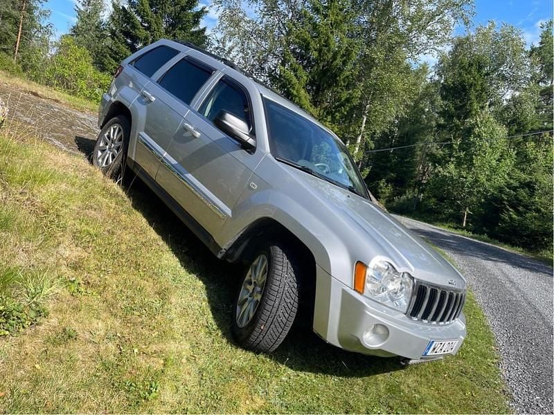 Silver Begagnad 2005 Jeep Grand Cherokee Limited SUV | 99 000 kr - Bild 1/4
