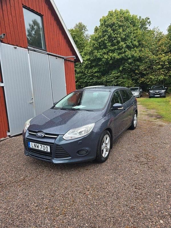 Grå Begagnad 2014 Ford Focus Trend Kombi | 75 000 kr (Marknadspris) - Bild 1/4
