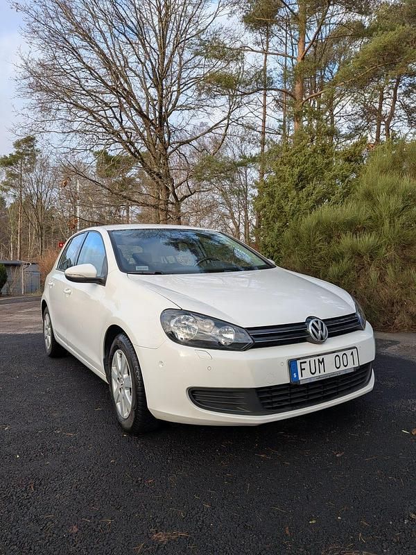 Begagnad 2011 VW Golf VI Halvkombi | 60 000 kr (Marknadspris) - Bild 1/4