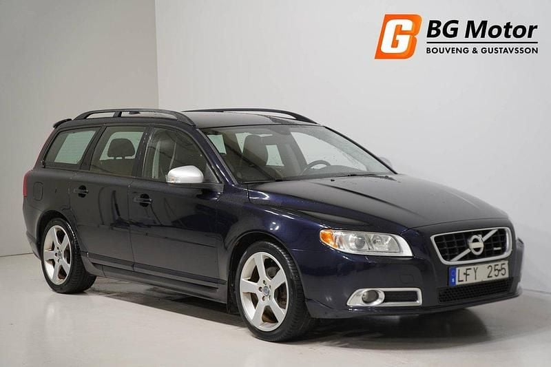 Mörkblå Begagnad 2011 Volvo V70 R-Design Kombi | 129 500 kr (Dyr) - Bild 1/3