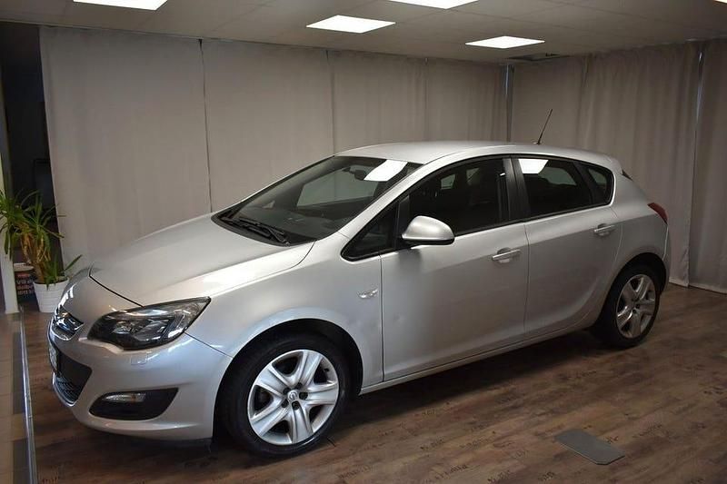Begagnad Opel Astra 116 HK (85 kW) 2013 Grå Halvkombi