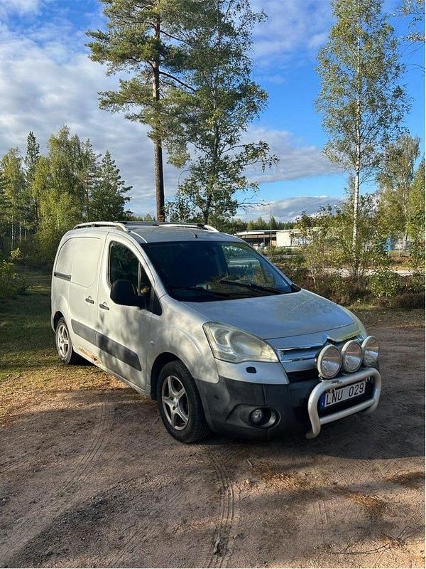 Silver Begagnad 2010 Citroën Berlingo Minibuss | 25 000 kr (Marknadspris) - Bild 1/4