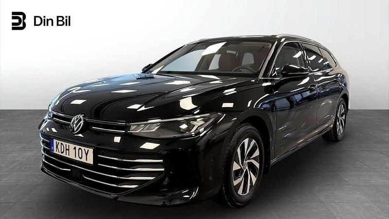 Svart Begagnad 2024 VW Passat Business Kombi | 349 900 kr (Dyr) - Bild 1/4