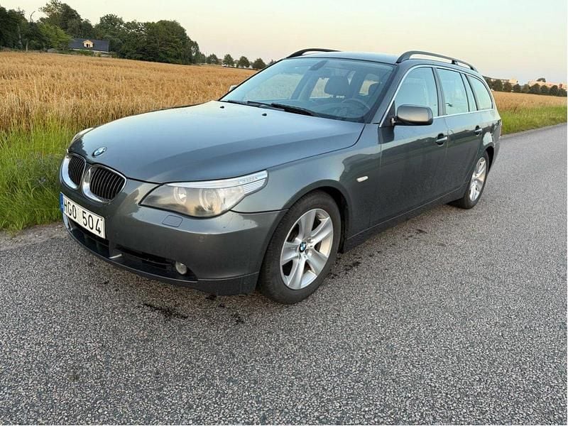 Grå Begagnad 2007 BMW 525 Kombi | 36 400 kr (Marknadspris) - Bild 1/4