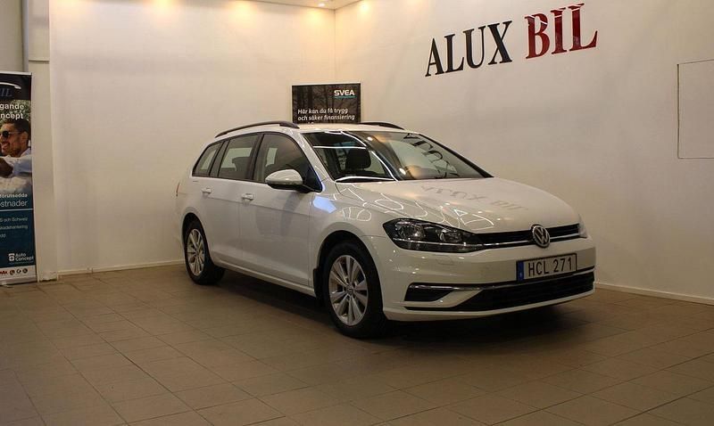 Vit Begagnad 2018 VW Golf VII Kombi | 89 900 kr (Superpris) - Bild 1/4