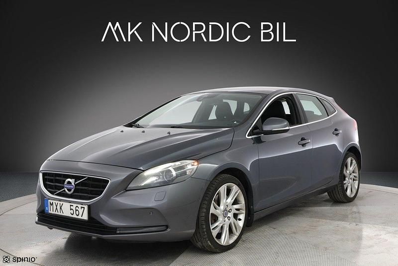 Grå Begagnad 2012 Volvo V40 Momentum Kombi | 124 000 kr (Marknadspris) - Bild 1/4