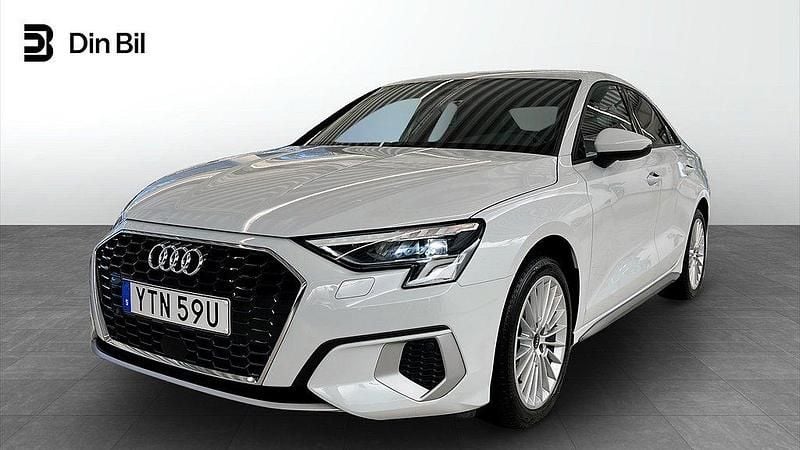 Glaciärvit metallic Begagnad 2022 Audi A3 Advanced Plus Sedan | 279 000 kr (Lite dyr) - Bild 1/4