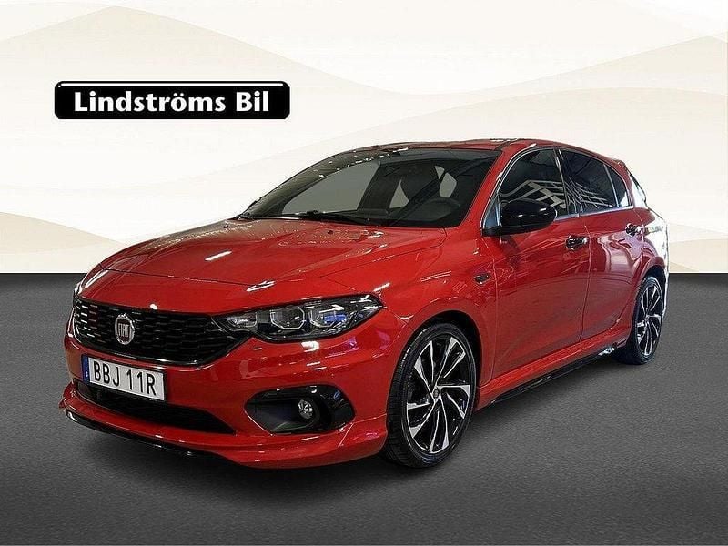 Röd Begagnad 2019 Fiat Tipo Halvkombi | 159 900 kr (Lite dyr) - Bild 1/3