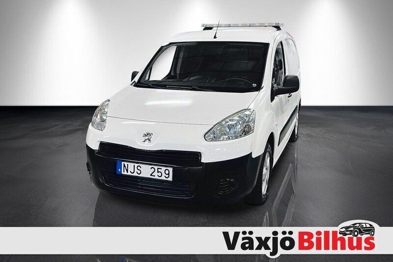 Vit Begagnad 2013 Peugeot Partner Minibuss | 69 900 kr (Lite dyr) - Bild 1/4