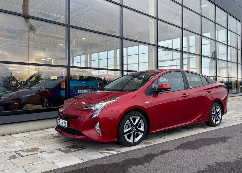 Röd Begagnad 2016 Toyota Prius Halvkombi | 159 900 kr (Marknadspris) - Bild 1/4