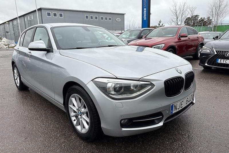 Begagnad BMW 120 Sport Line 184 HK (135 kW) 2013 Silver Halvkombi