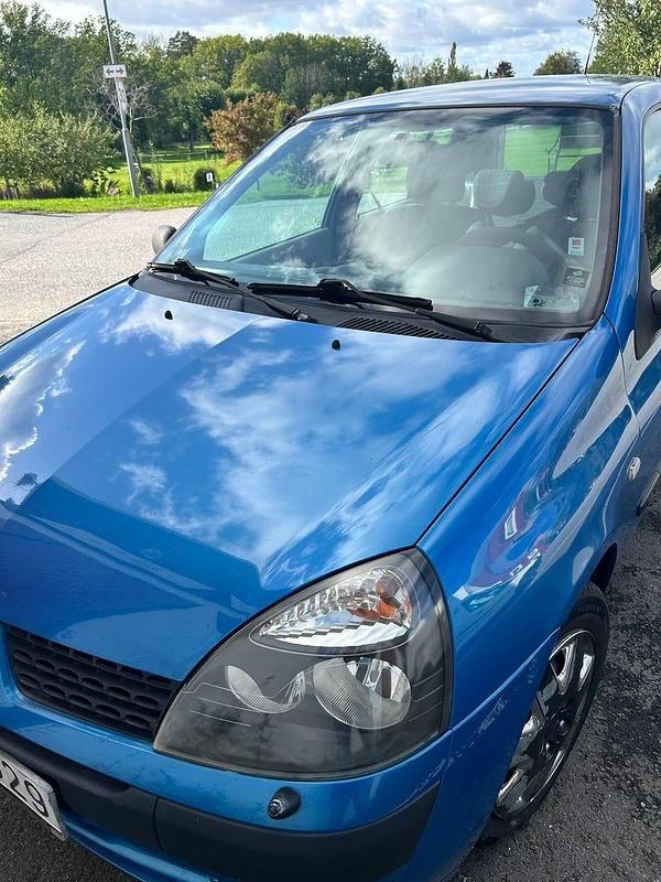 Blå Begagnad 2003 Renault Clio II Halvkombi | 21 500 kr (Marknadspris) - Bild 1/2