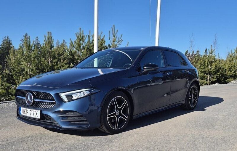 Blå Begagnad 2020 Mercedes A200 AMG Halvkombi | 269 000 kr (Marknadspris) - Bild 1/4