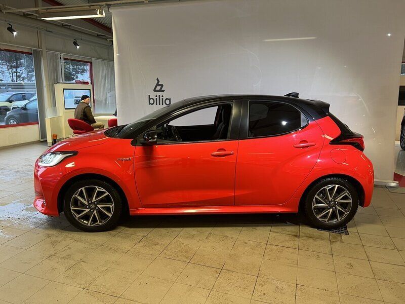 Begagnad 2020 Toyota Yaris Hybrid 1.5 El_Hybrid 116 HK (249 900 kr ...
