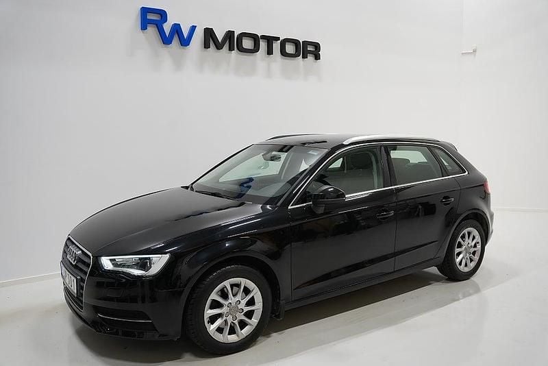 Svart Begagnad 2015 Audi A3 Sportback Halvkombi | 134 700 kr (Marknadspris) - Bild 1/4