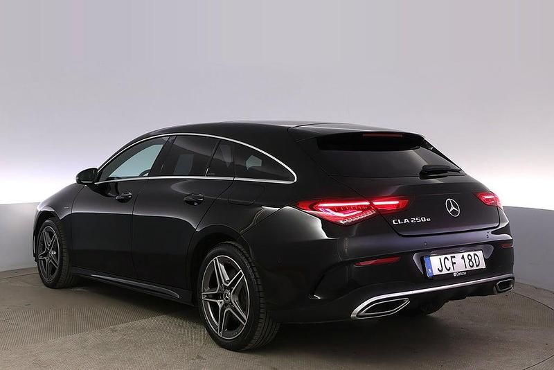 Begagnad Mercedes CLA250e Shooting Brake AMG 160 HK (117 kW) 2021 Svart Kombi