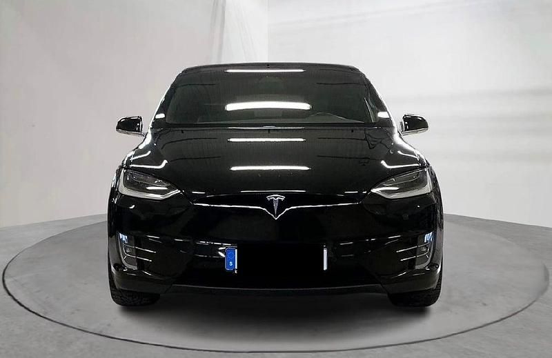 Svart Begagnad 2016 Tesla Model X SUV | 299 900 kr - Bild 1/4