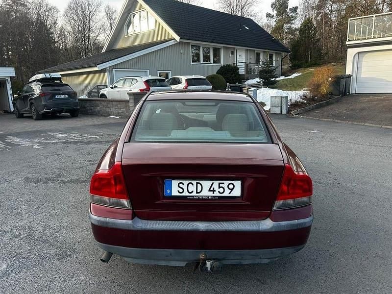 Begagnad Volvo S60 Business Edition 170 HK (125 kW) 2001 Vinröd metallic Sedan