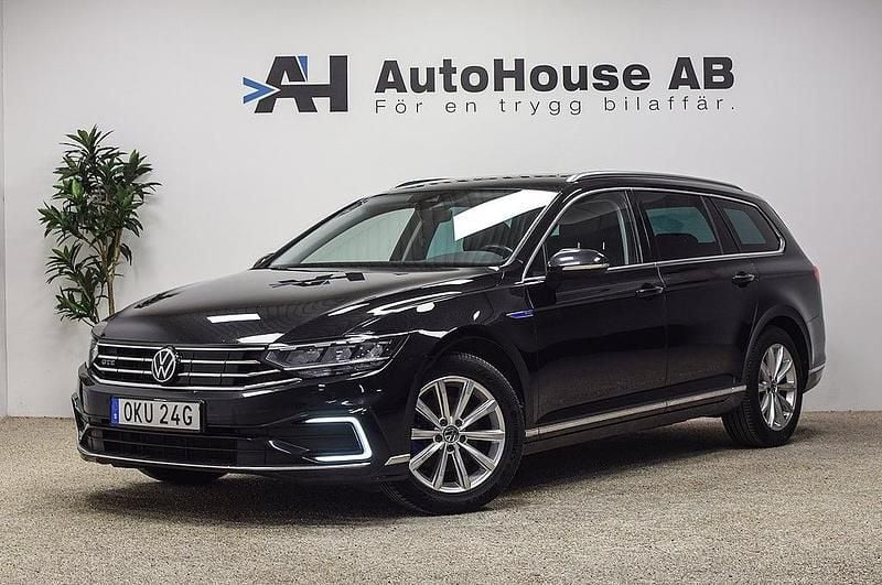Svart Begagnad 2022 VW Passat GTE Kombi | 234 000 kr (Marknadspris) - Bild 1/4