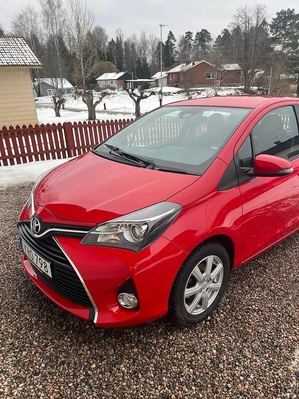 Begagnad Toyota Yaris 99 HK (72 kW) 2016