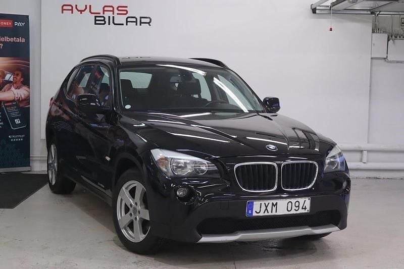 Svart Begagnad 2011 BMW X1 SUV | 84 900 kr (Bra pris) - Bild 1/4