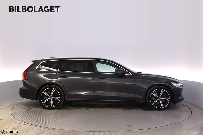 Begagnad Volvo V60 Core 350 HK (257 kW) 2023 Kombi