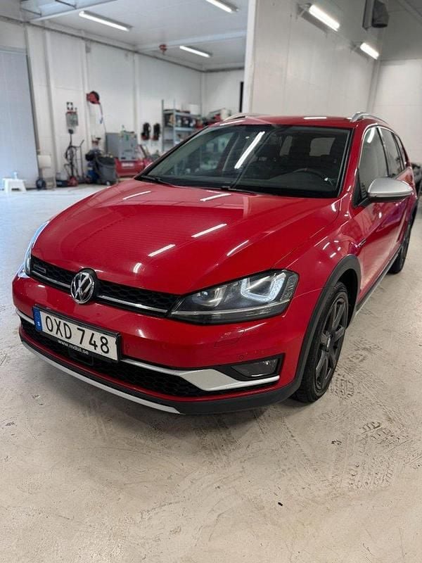 Röd Begagnad 2016 VW Golf Alltrack Kombi | 65 000 kr (Bra pris) - Bild 1/4
