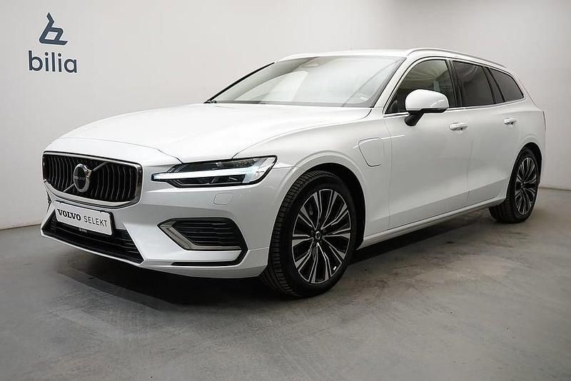 Vit Begagnad 2022 Volvo V60 Core Kombi | 379 900 kr (Marknadspris) - Bild 1/3