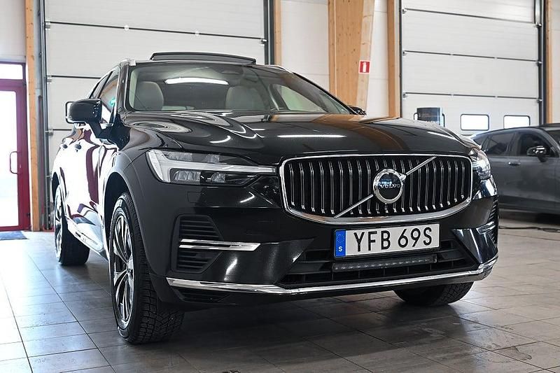 Begagnad Volvo XC60 Core 350 HK (257 kW) 2022 Svart SUV