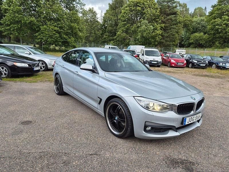 Silver Begagnad 2014 BMW 318 Gran Turismo Comfort Edition Halvkombi | 148 000 kr (Lite dyr) - Bild 1/4
