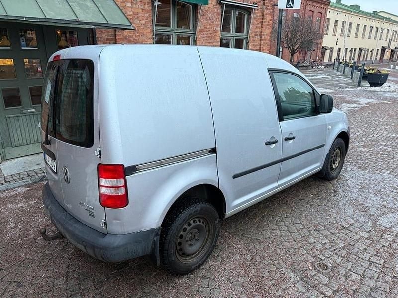 Begagnad VW Caddy 110 HK (80 kW) 2014 Silver Minibuss