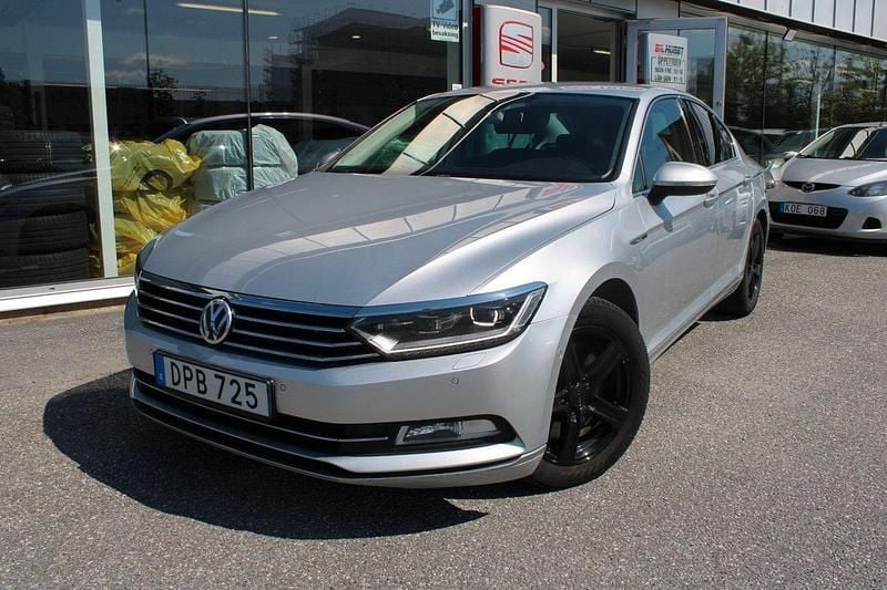 Silver Begagnad 2015 VW Passat GTS Sedan | 139 900 kr (Marknadspris) - Bild 1/4