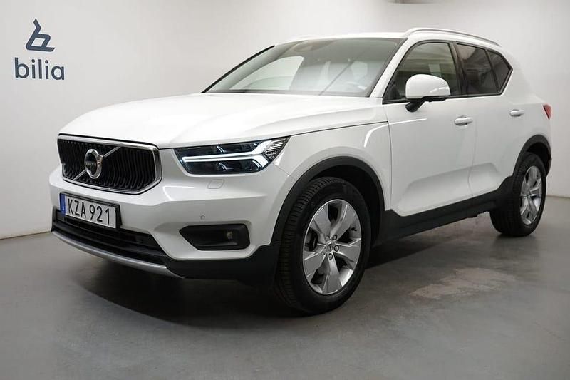 Vit Begagnad 2018 Volvo XC40 Momentum SUV | 264 900 kr (Marknadspris) - Bild 1/3