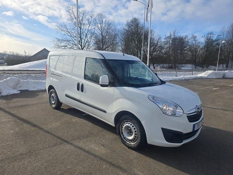Begagnad Opel Combo 95 HK (69 kW) 2017 Vit Minibuss