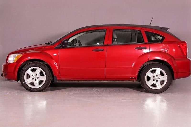 Begagnad Dodge Caliber 160 HK (117 kW) 2007 Röd Halvkombi