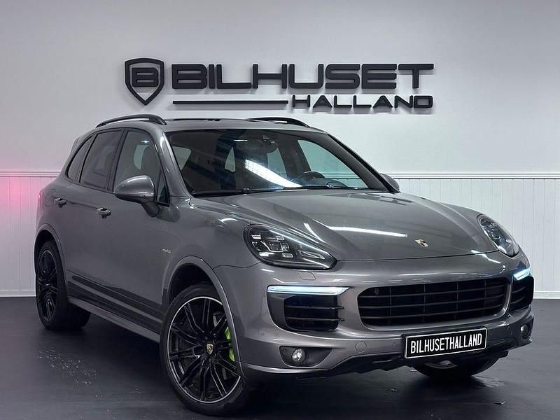 Begagnad Porsche Cayenne S E-Hybrid Sport 417 HK (306 kW) 2016 Grå SUV
