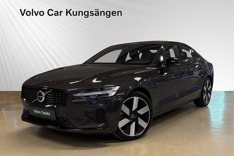 Grå Begagnad 2024 Volvo S60 Plus Sedan | 459 900 kr (Dyr) - Bild 1/3