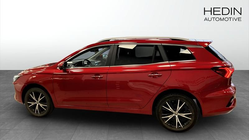 Begagnad MG MG5 EV Luxury 130 kW (177 HK) 2022 Röd Kombi