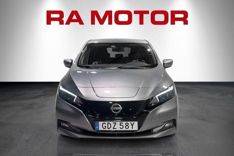 Begagnad Nissan Leaf Tekna 160 kW (218 HK) 2022 Grå Halvkombi