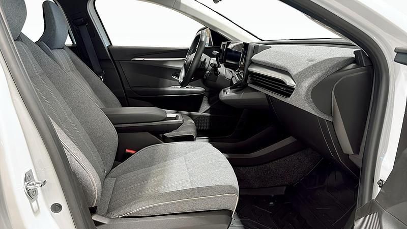 Begagnad Renault Megane E-Tech Equilibre 96 kW (131 HK) 2022 Vit Halvkombi