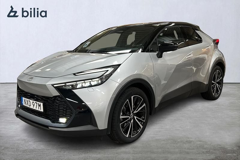 Silver Begagnad 2024 Toyota C-HR Executive SUV | 439 000 kr (Marknadspris) - Bild 1/4