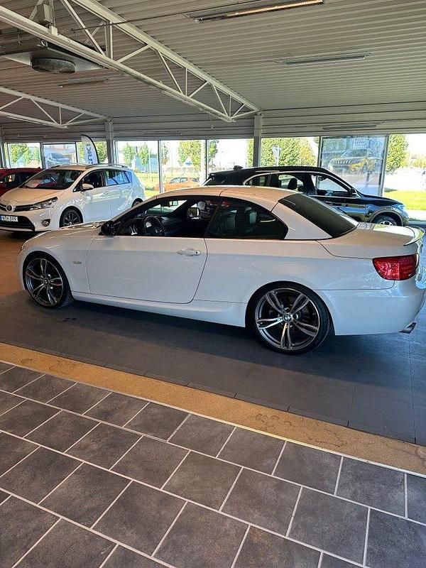 Begagnad BMW 325 M Sport 204 HK (150 kW) 2012 Vit Cab