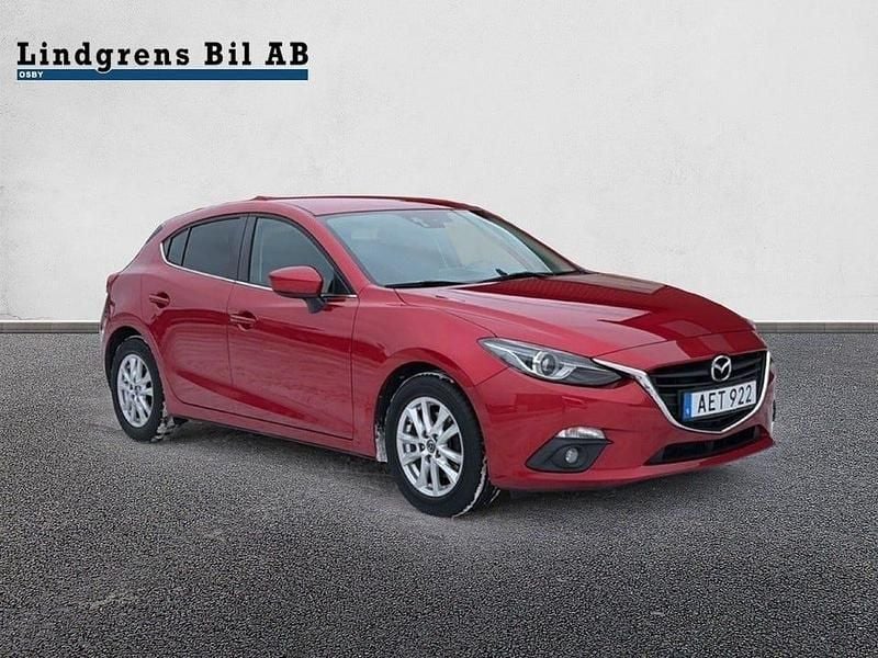 Röd metallic Begagnad 2014 Mazda 3 Vision Halvkombi | 109 900 kr (Marknadspris) - Bild 1/4