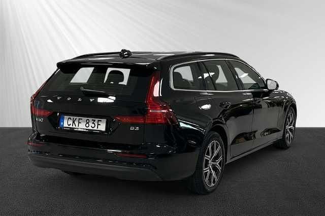 Begagnad Volvo V60 163 HK (119 kW) 2023 Kombi