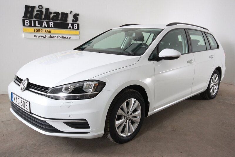 Vit Begagnad 2020 VW Golf VIII Kombi | 239 500 kr (Marknadspris) - Bild 1/4