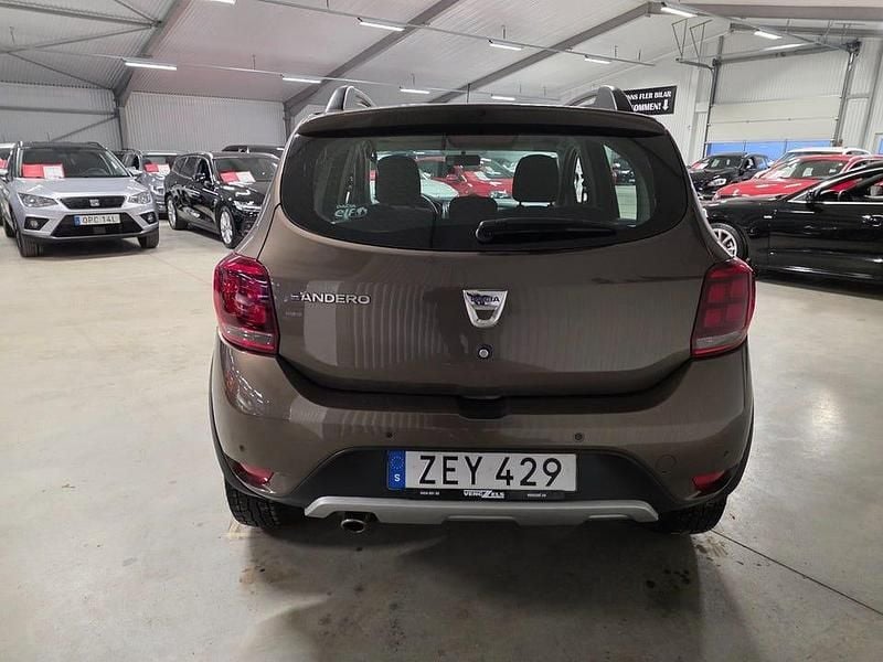 Begagnad Dacia Sandero Stepway 90 HK (66 kW) 2018 Brun metallic Kombi