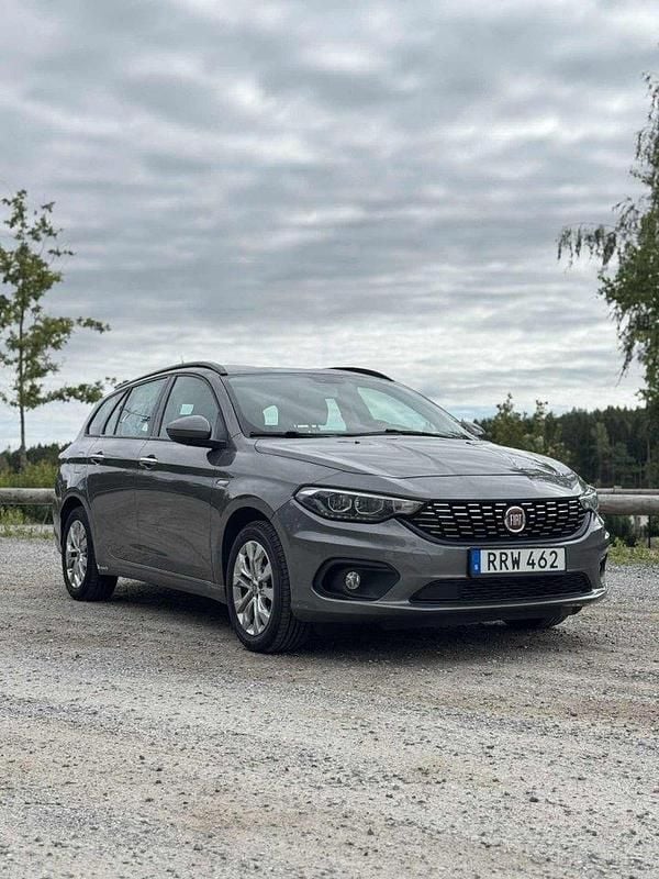 Grå Begagnad 2018 Fiat Tipo Kombi | 93 500 kr (Bra pris) - Bild 1/4