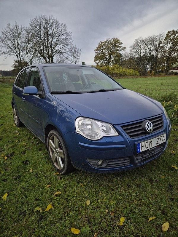 Blå Begagnad 2008 VW Polo Comfortline Halvkombi | 40 000 kr (Marknadspris) - Bild 1/4