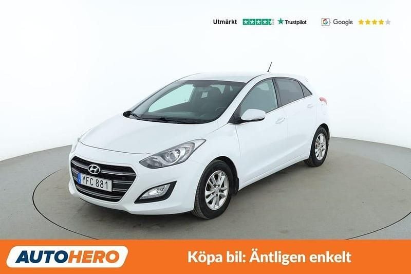 Vit Begagnad 2016 Hyundai i30 Premium Halvkombi | 109 000 kr (Marknadspris) - Bild 1/4