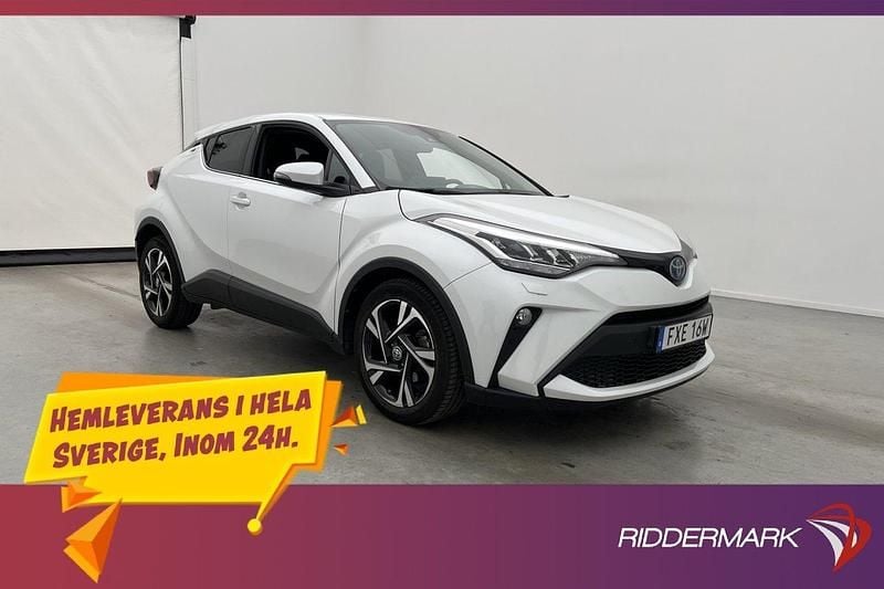 Vit Begagnad 2022 Toyota C-HR+ Edition SUV | 264 800 kr (Marknadspris) - Bild 1/3